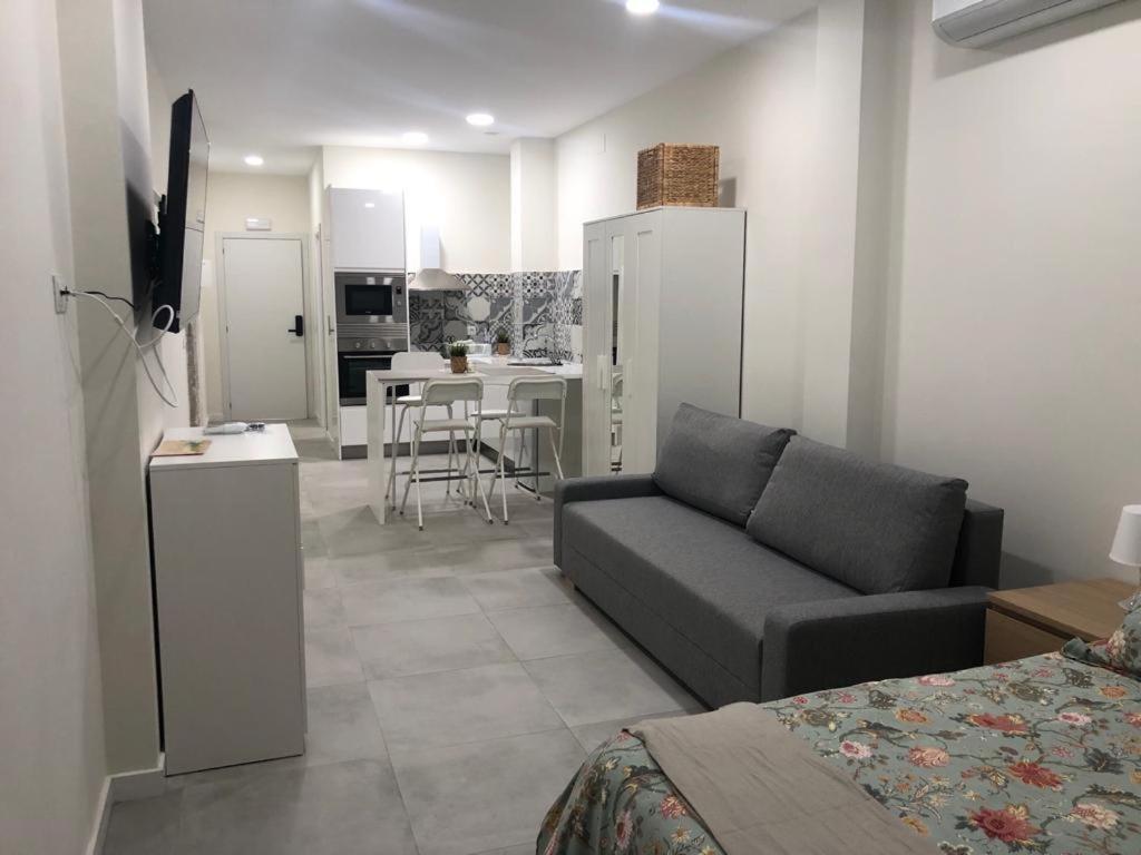 Centro Estudio Trinidad Malaga 3 Eksteriør billede